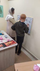 Барнаульских детей начали обучать каллиграфии