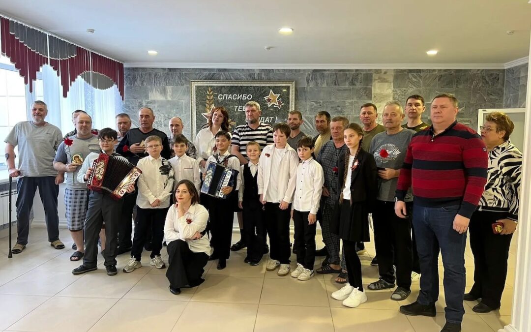 Когда дети поют для героев: концерт в Алтайском краевом госпитале ветеранов войн